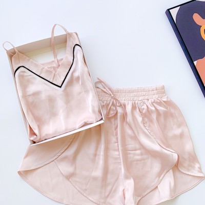 Set ngủ lụa cộc màu hồng viền đen