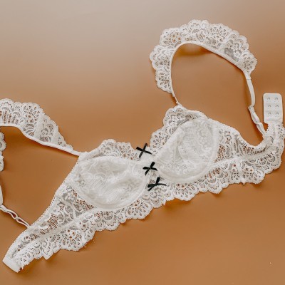Set trắng vai cánh tiên đính nơ màu đen