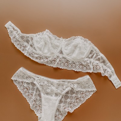 Set bra gọng cánh tiên màu trắng hoa nhí