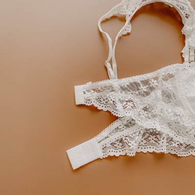 Set bra gọng cánh tiên màu trắng hoa nhí