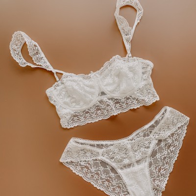 Set bra gọng cánh tiên màu trắng hoa nhí