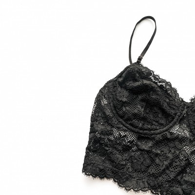 Áo corset ren đen quả chéo